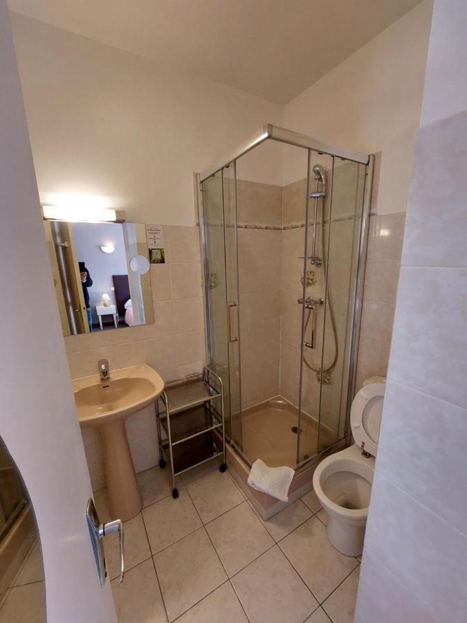 Astaffort L'Accent - Hotel 2 Etoiles Et Restaurant - Logis Hotels מראה חיצוני תמונה